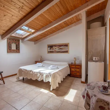 203b - The Cherry House, Con Giardino E Piscina * Carro