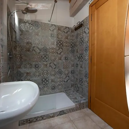 203b - The Cherry House, Con Giardino E Piscina * Carro